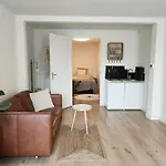 Cosy Tiny House In アパート