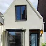 Cosy Tiny House In アパート リスセ